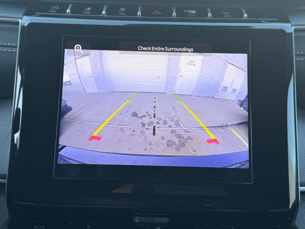 Jeep Grand Cherokee L Vehicle Full-screen Gallery Image 04