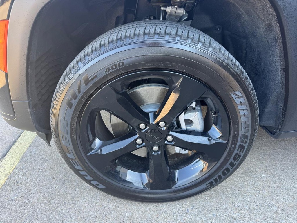 Jeep Grand Cherokee L Vehicle Full-screen Gallery Image 06