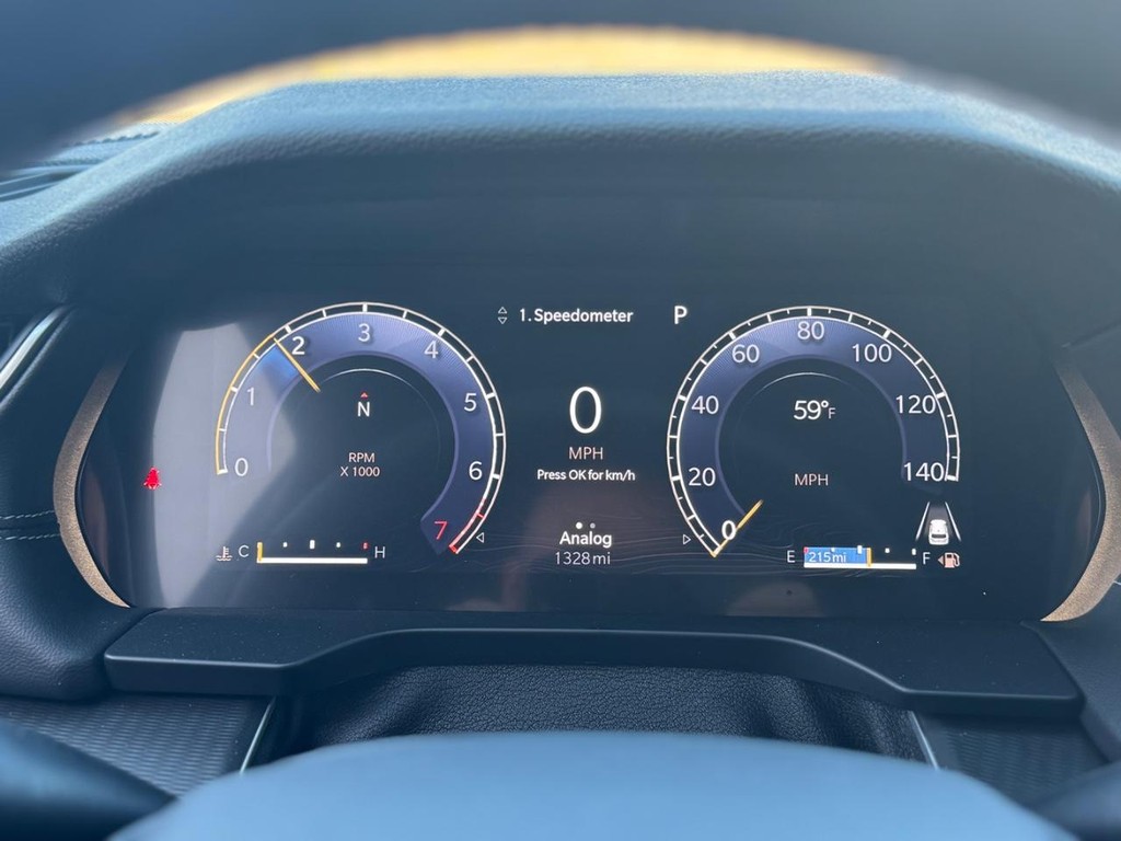 Jeep Grand Cherokee L Vehicle Full-screen Gallery Image 09