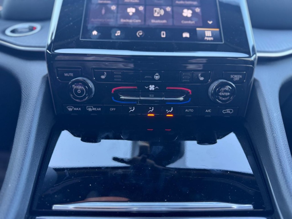 Jeep Grand Cherokee L Vehicle Full-screen Gallery Image 15