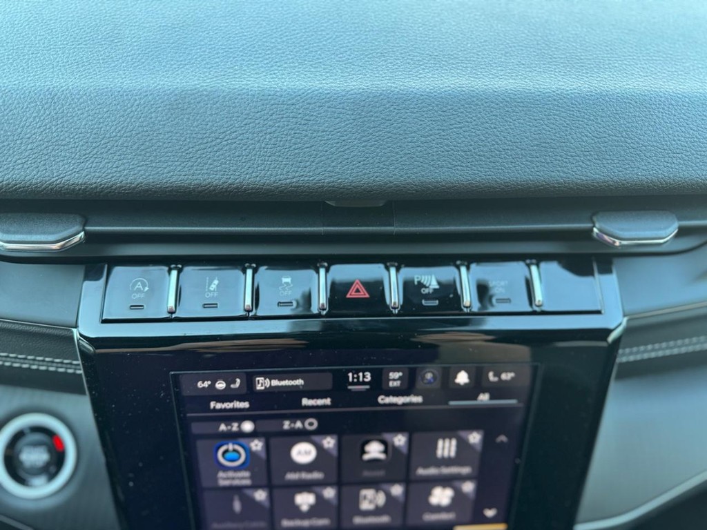 Jeep Grand Cherokee L Vehicle Full-screen Gallery Image 16