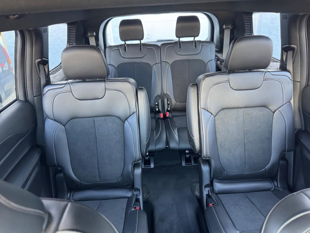 Jeep Grand Cherokee L Vehicle Full-screen Gallery Image 18