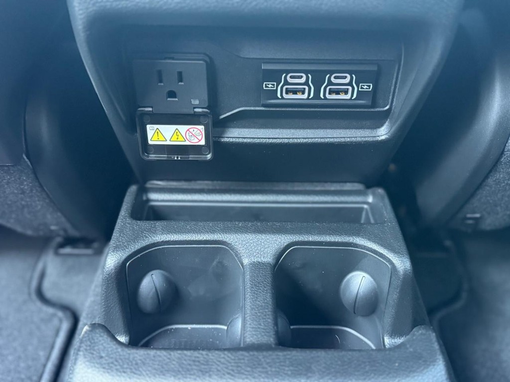 Jeep Grand Cherokee L Vehicle Full-screen Gallery Image 21