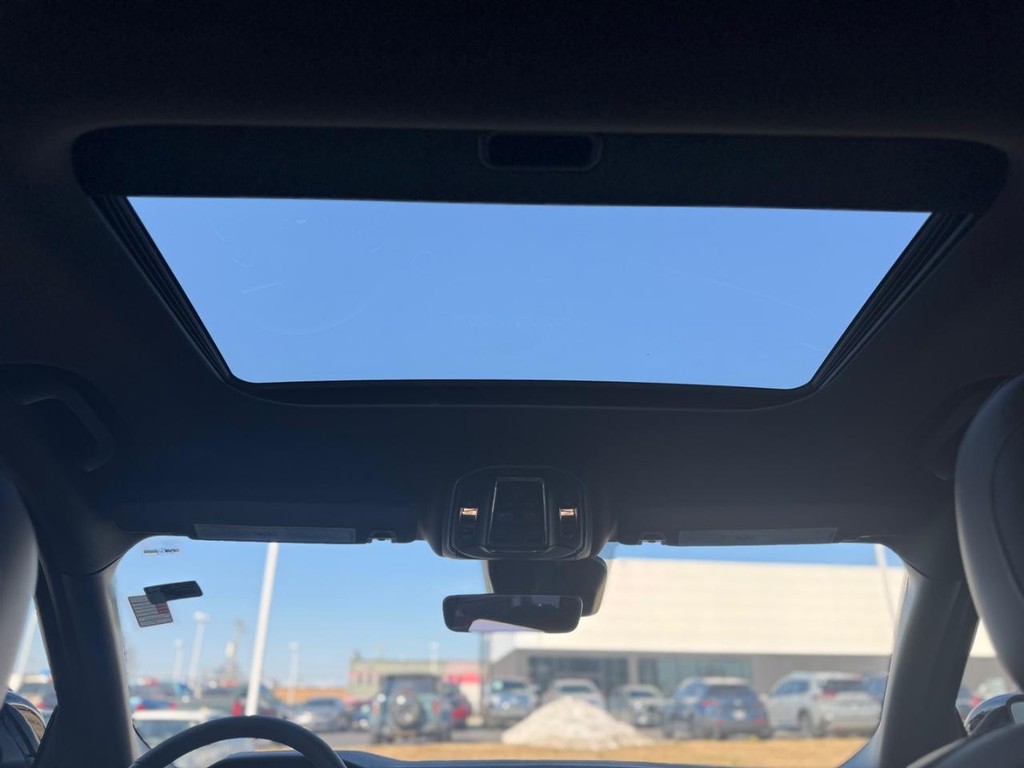 Jeep Grand Cherokee L Vehicle Full-screen Gallery Image 26