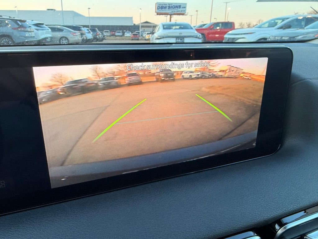 Nissan Sentra Vehicle Full-screen Gallery Image 02