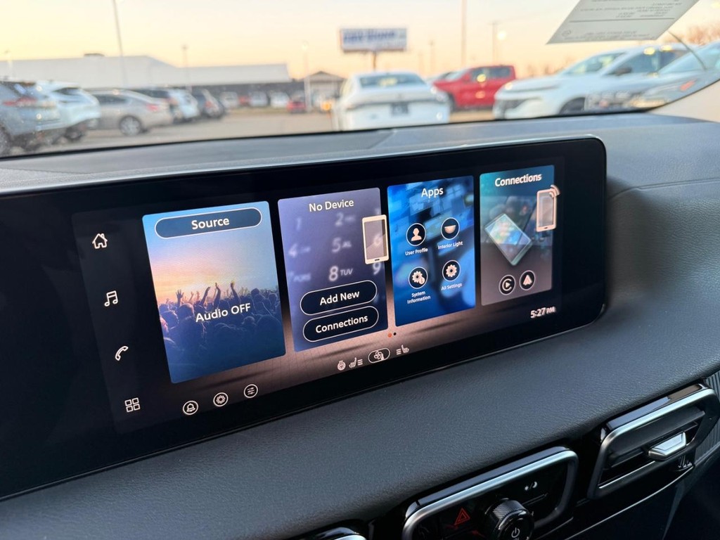 Nissan Sentra Vehicle Full-screen Gallery Image 08