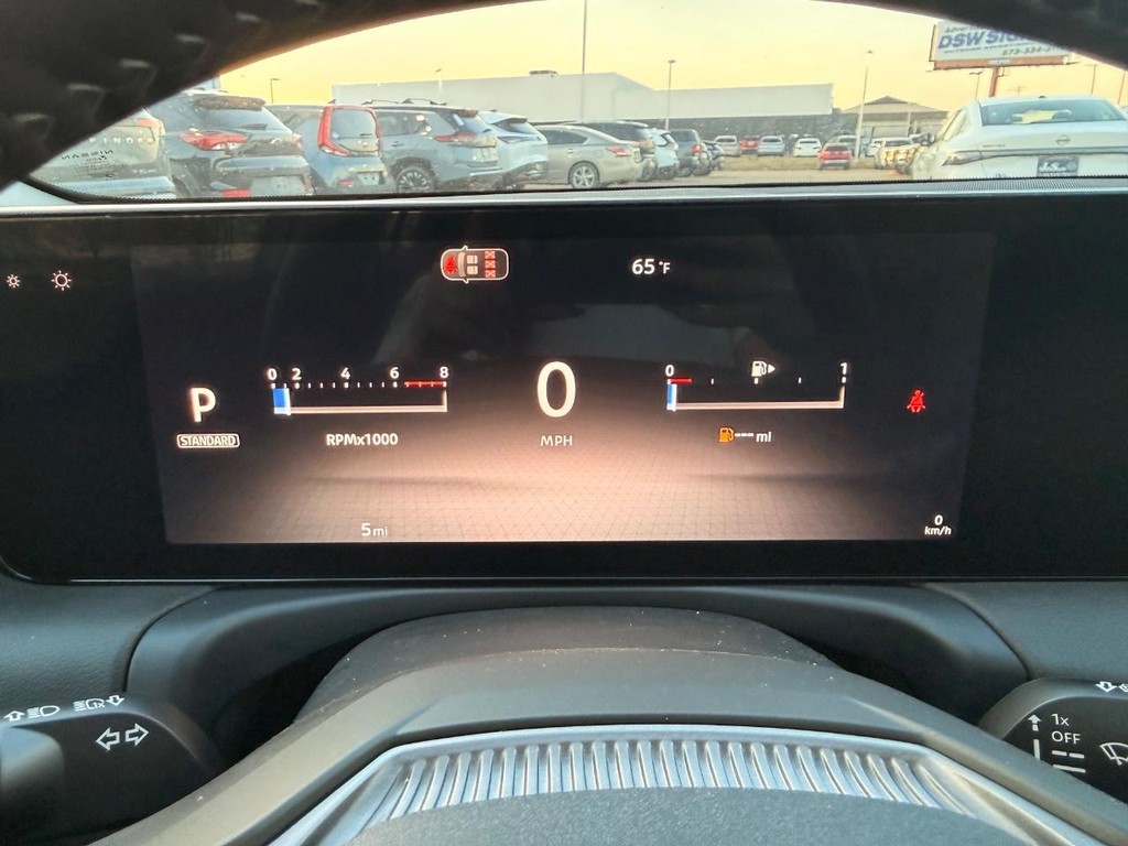 Nissan Sentra Vehicle Full-screen Gallery Image 09