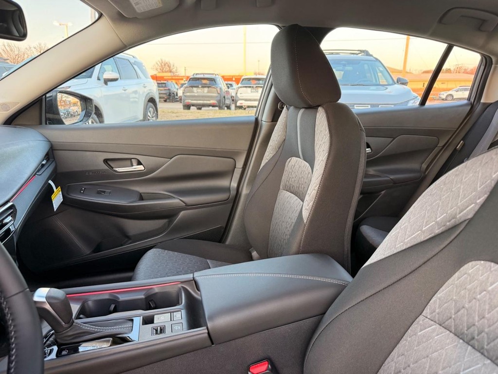 Nissan Sentra Vehicle Full-screen Gallery Image 13