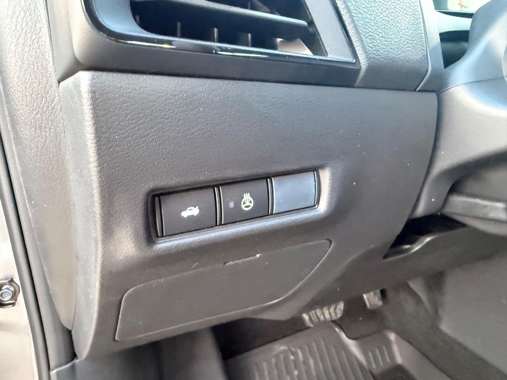 Nissan Sentra Vehicle Full-screen Gallery Image 14