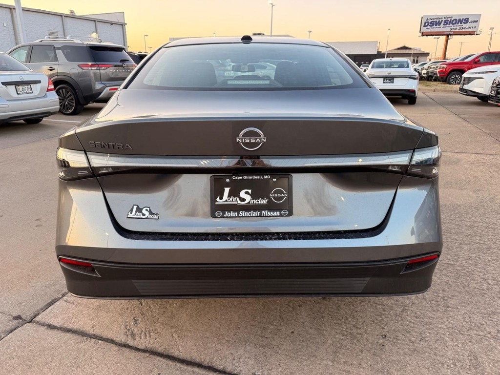 Nissan Sentra Vehicle Full-screen Gallery Image 19