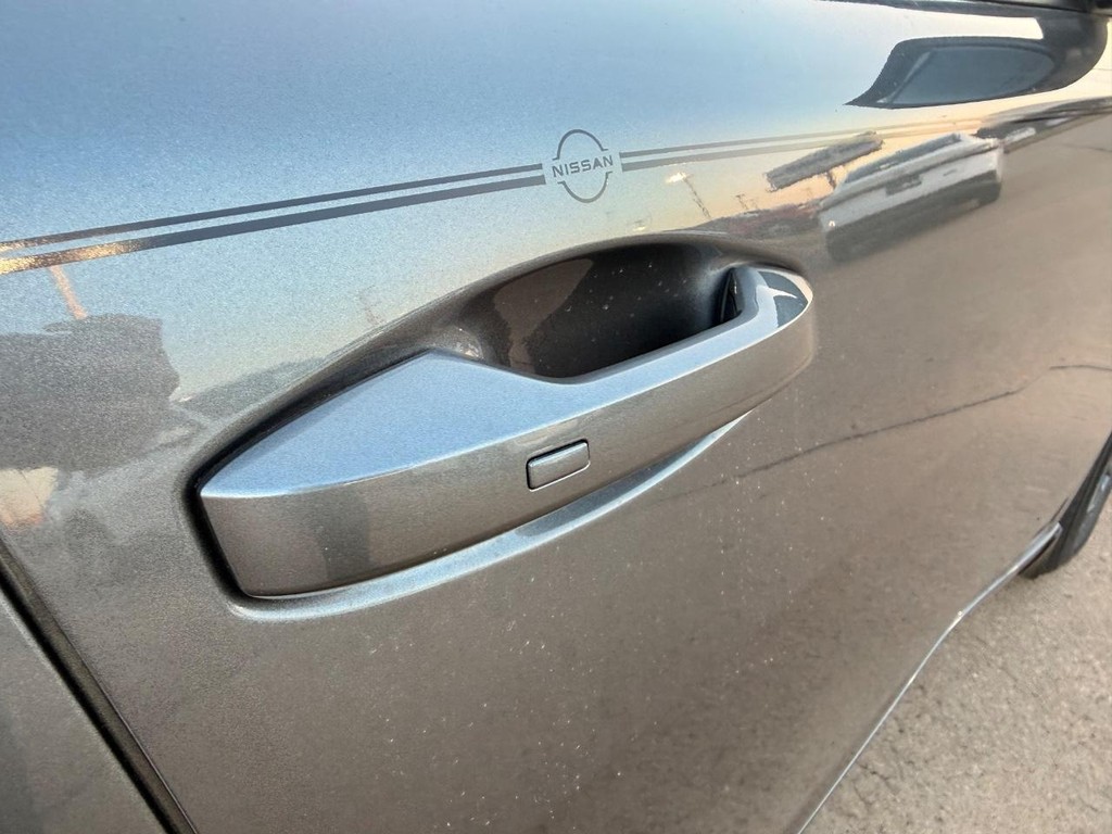 Nissan Sentra Vehicle Full-screen Gallery Image 20