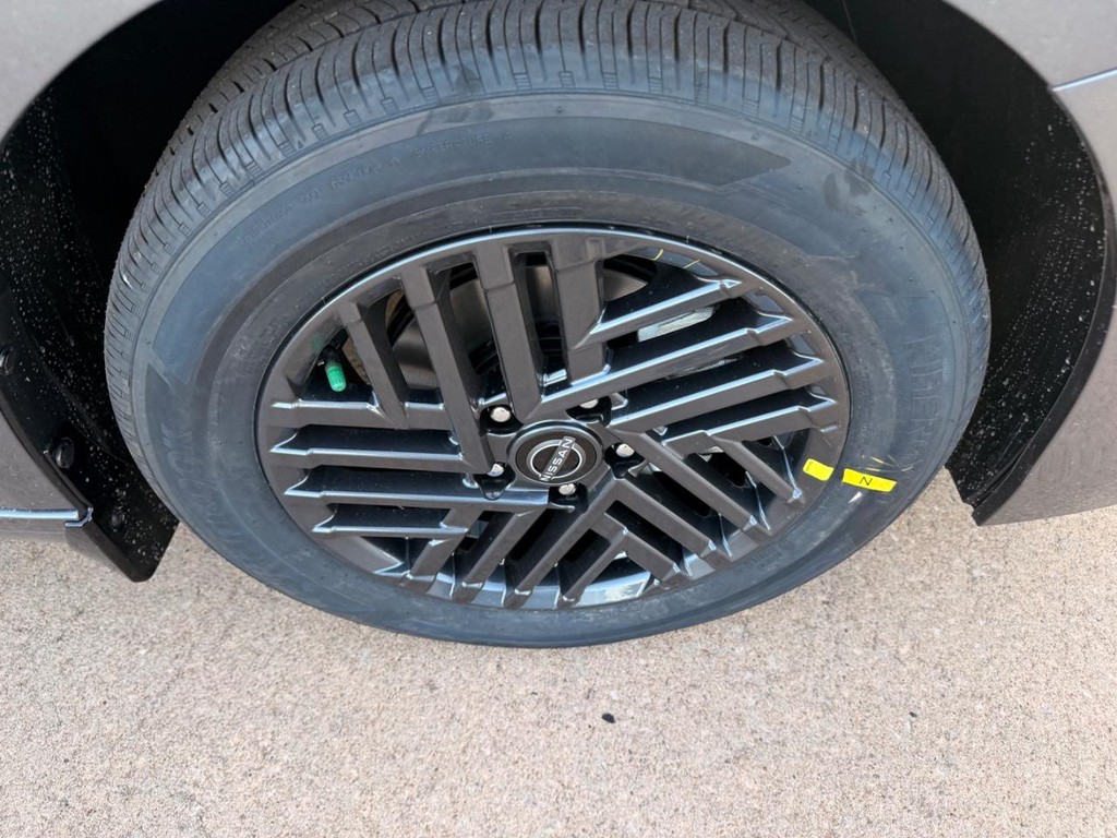 Nissan Sentra Vehicle Full-screen Gallery Image 21