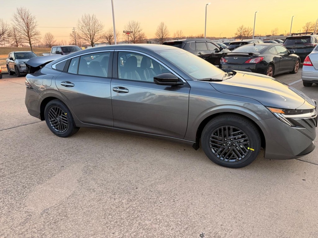 Nissan Sentra Vehicle Full-screen Gallery Image 23