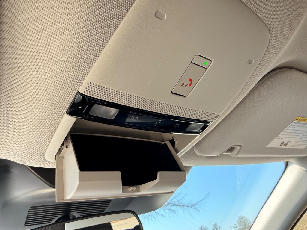 Nissan Murano Vehicle Full-screen Gallery Image 03