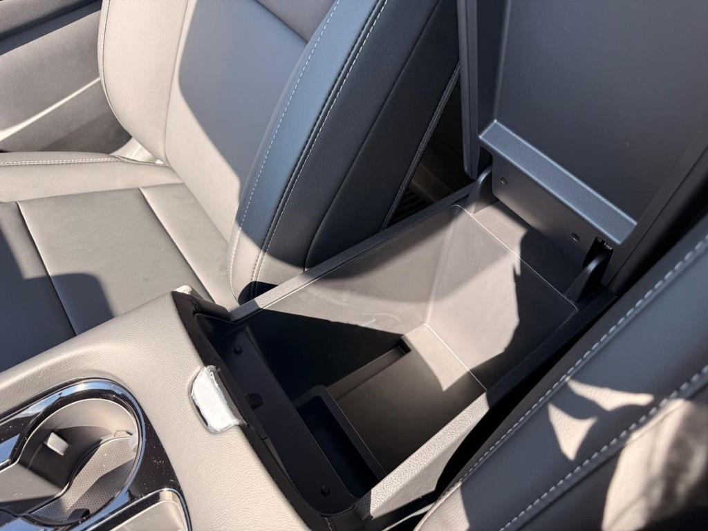 Nissan Murano Vehicle Full-screen Gallery Image 04