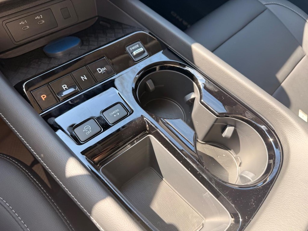 Nissan Murano Vehicle Full-screen Gallery Image 05