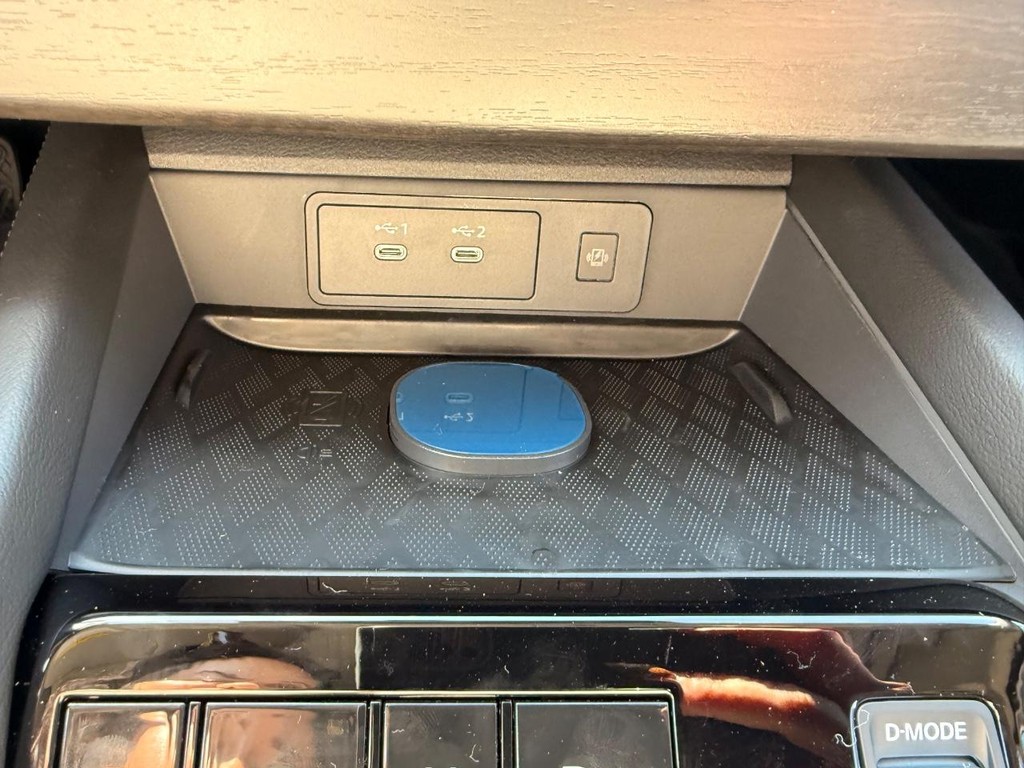 Nissan Murano Vehicle Full-screen Gallery Image 06