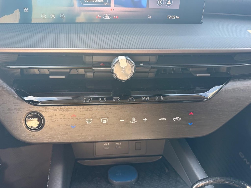 Nissan Murano Vehicle Full-screen Gallery Image 07