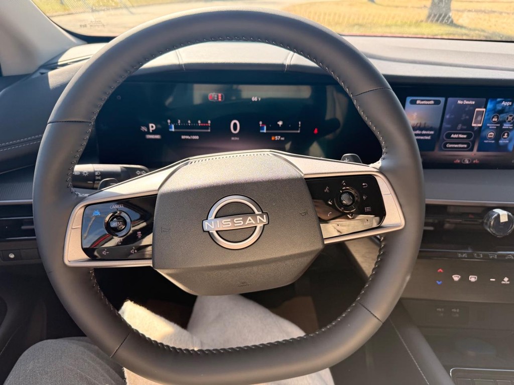 Nissan Murano Vehicle Full-screen Gallery Image 12