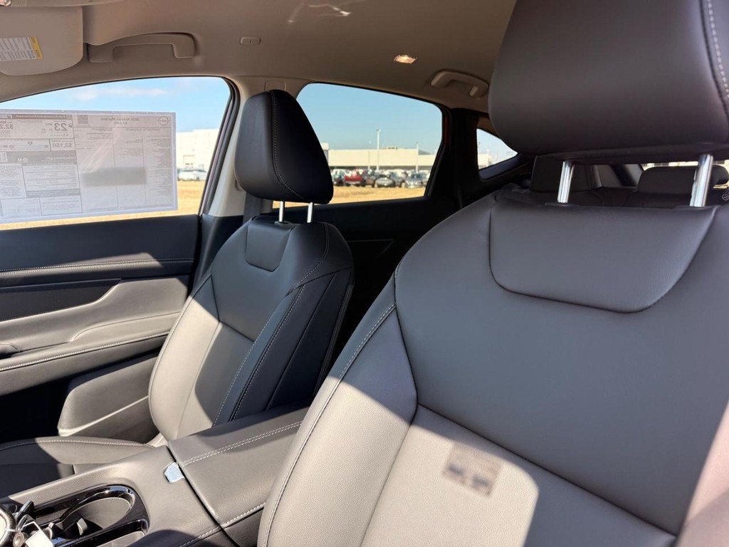 Nissan Murano Vehicle Full-screen Gallery Image 13