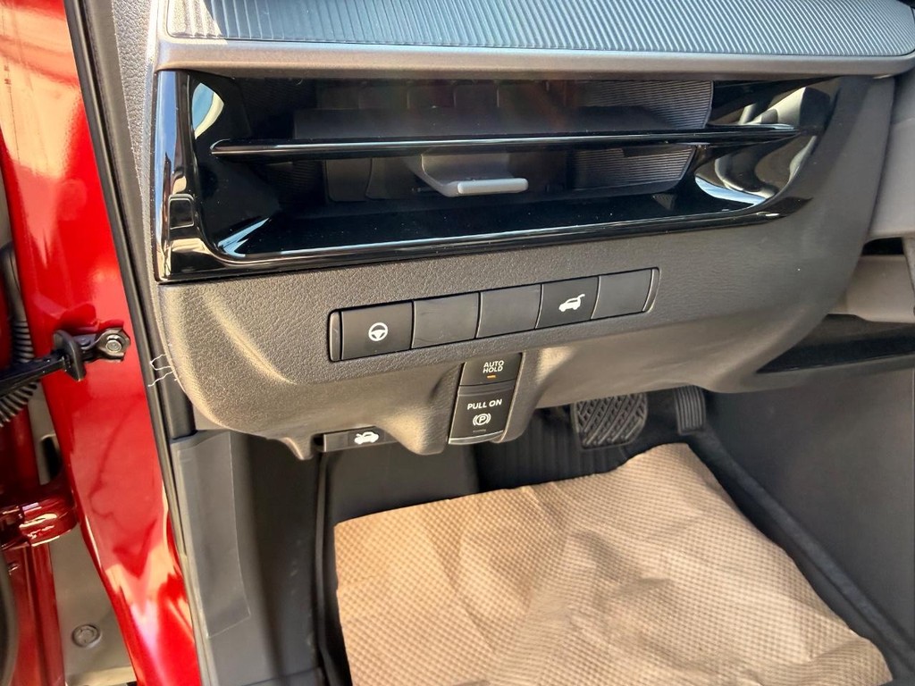 Nissan Murano Vehicle Full-screen Gallery Image 14