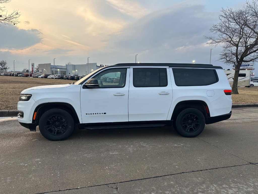 Jeep Wagoneer L Vehicle Full-screen Gallery Image 02