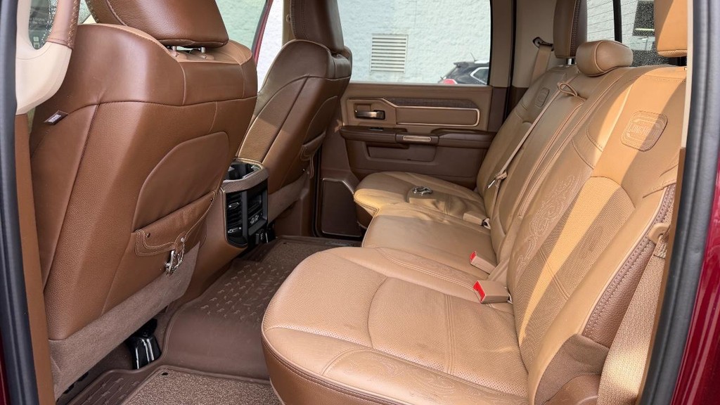 Ram 3500 Vehicle Full-screen Gallery Image 21