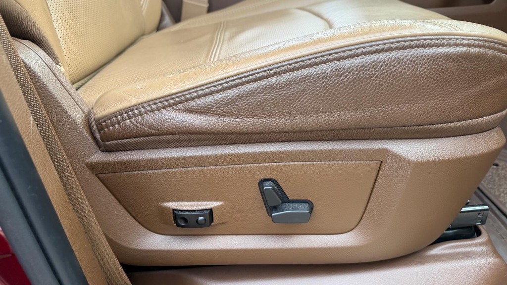 Ram 3500 Vehicle Full-screen Gallery Image 26