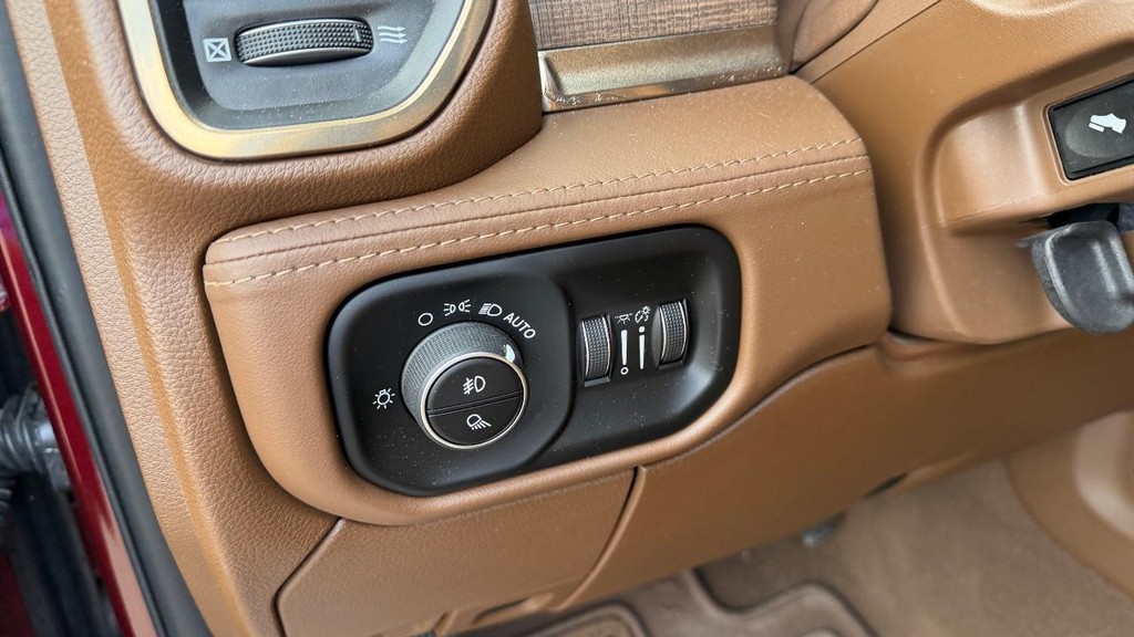 Ram 3500 Vehicle Full-screen Gallery Image 28