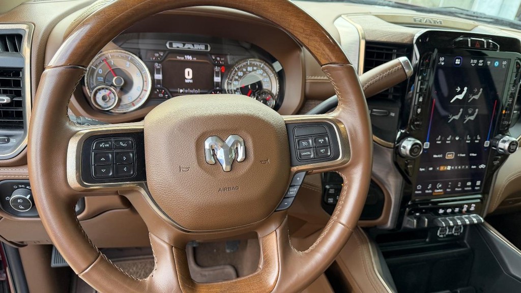 Ram 3500 Vehicle Full-screen Gallery Image 29