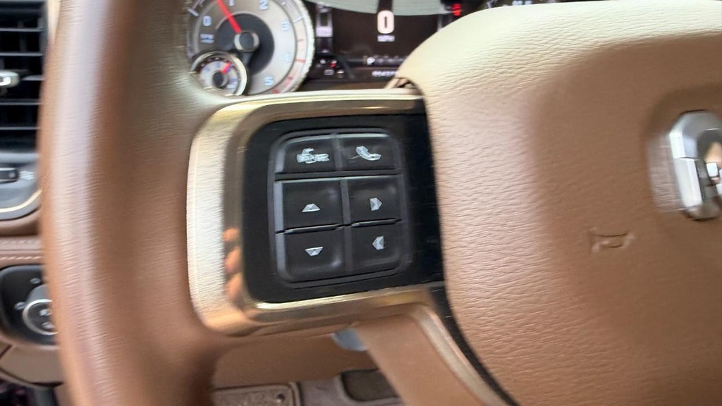 Ram 3500 Vehicle Full-screen Gallery Image 30