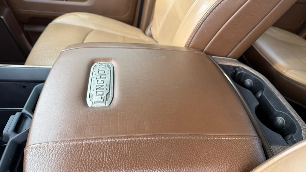 Ram 3500 Vehicle Full-screen Gallery Image 32