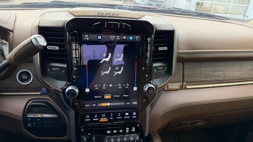 Ram 3500 Vehicle Full-screen Gallery Image 33