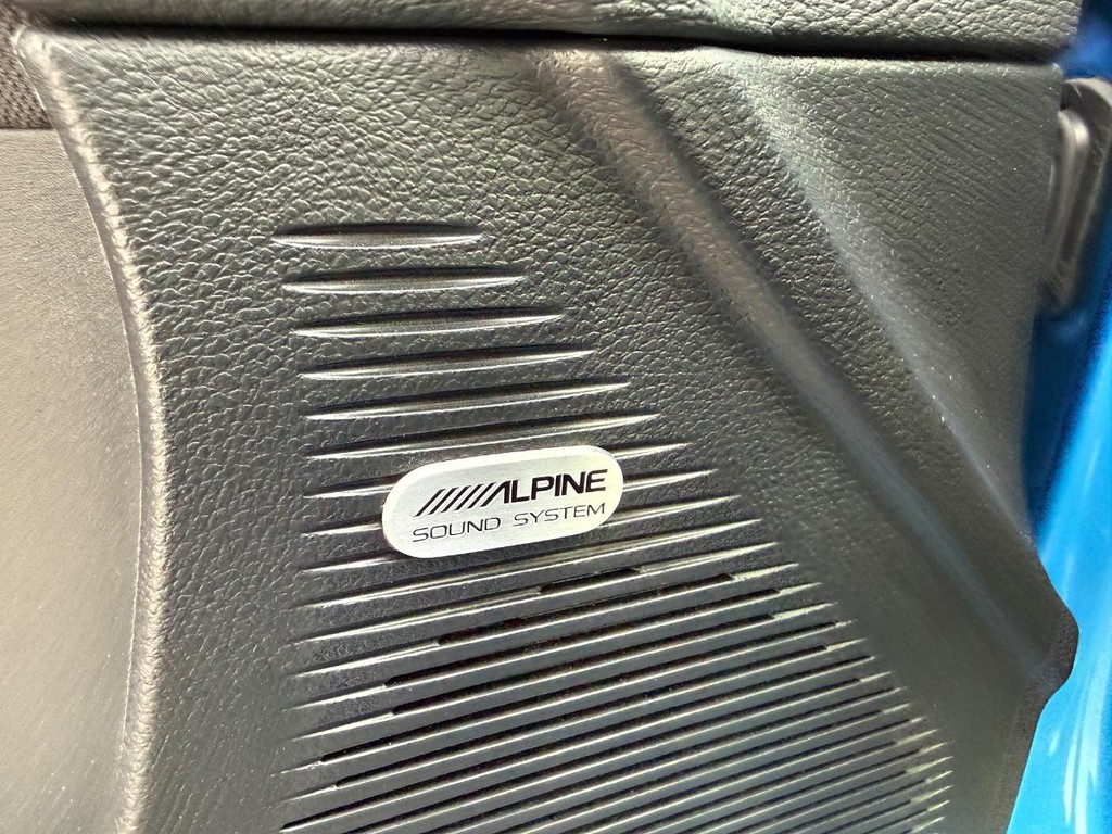 Dodge Challenger Vehicle Full-screen Gallery Image 11