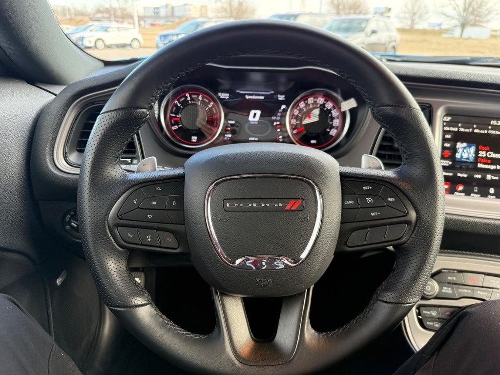 Dodge Challenger Vehicle Full-screen Gallery Image 18