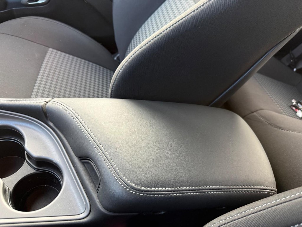 Dodge Challenger Vehicle Full-screen Gallery Image 21