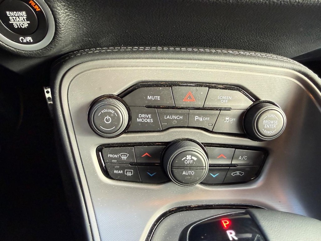 Dodge Challenger Vehicle Full-screen Gallery Image 23