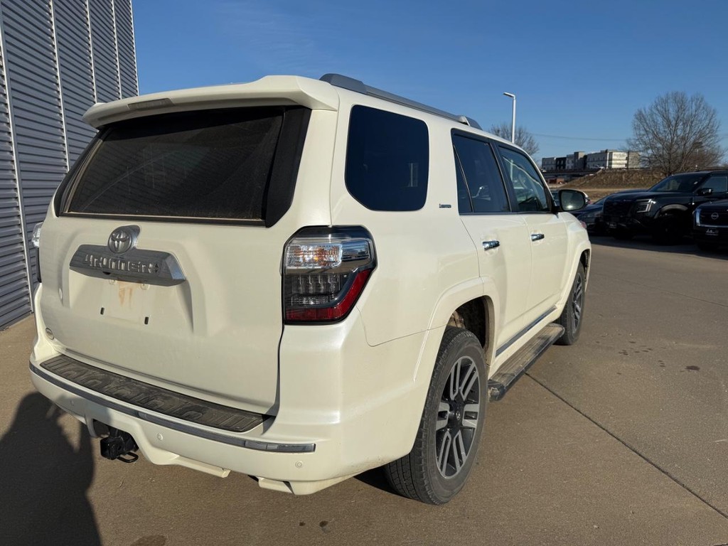 Toyota 4Runner Vehicle Full-screen Gallery Image 03