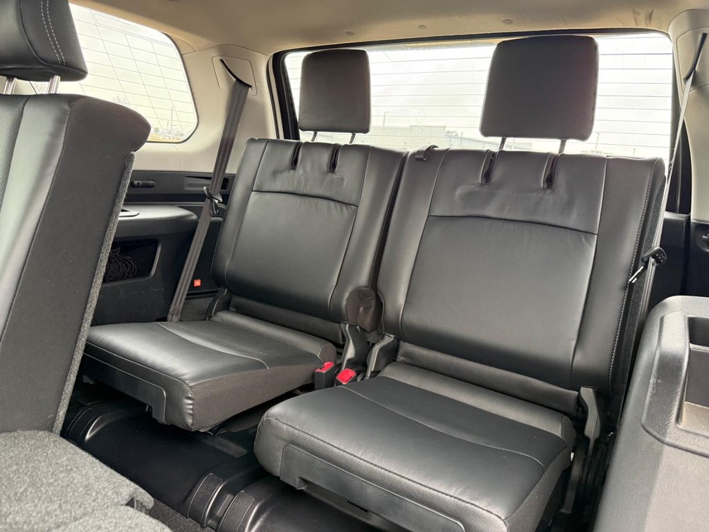 Toyota 4Runner Vehicle Full-screen Gallery Image 13