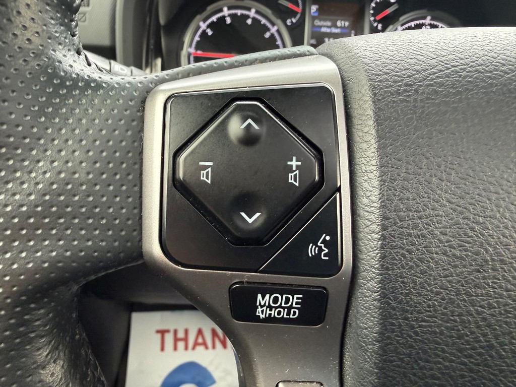 Toyota 4Runner Vehicle Full-screen Gallery Image 20