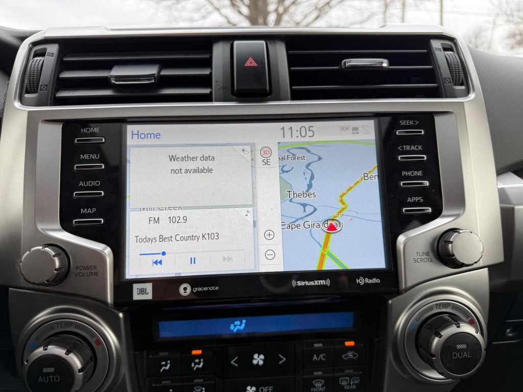 Toyota 4Runner Vehicle Full-screen Gallery Image 24