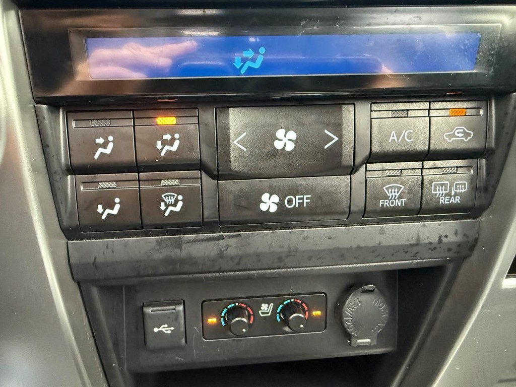 Toyota 4Runner Vehicle Full-screen Gallery Image 26