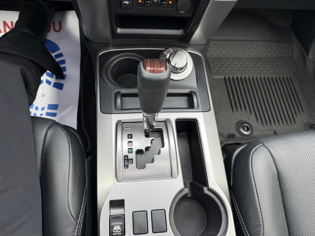 Toyota 4Runner Vehicle Full-screen Gallery Image 29