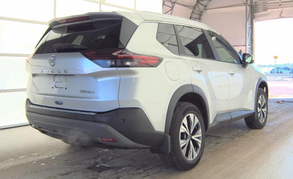 Nissan Rogue Vehicle Full-screen Gallery Image 02