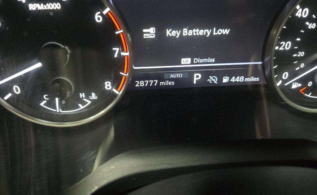 Nissan Rogue Vehicle Full-screen Gallery Image 04