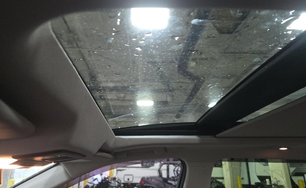 Nissan Rogue Vehicle Full-screen Gallery Image 05