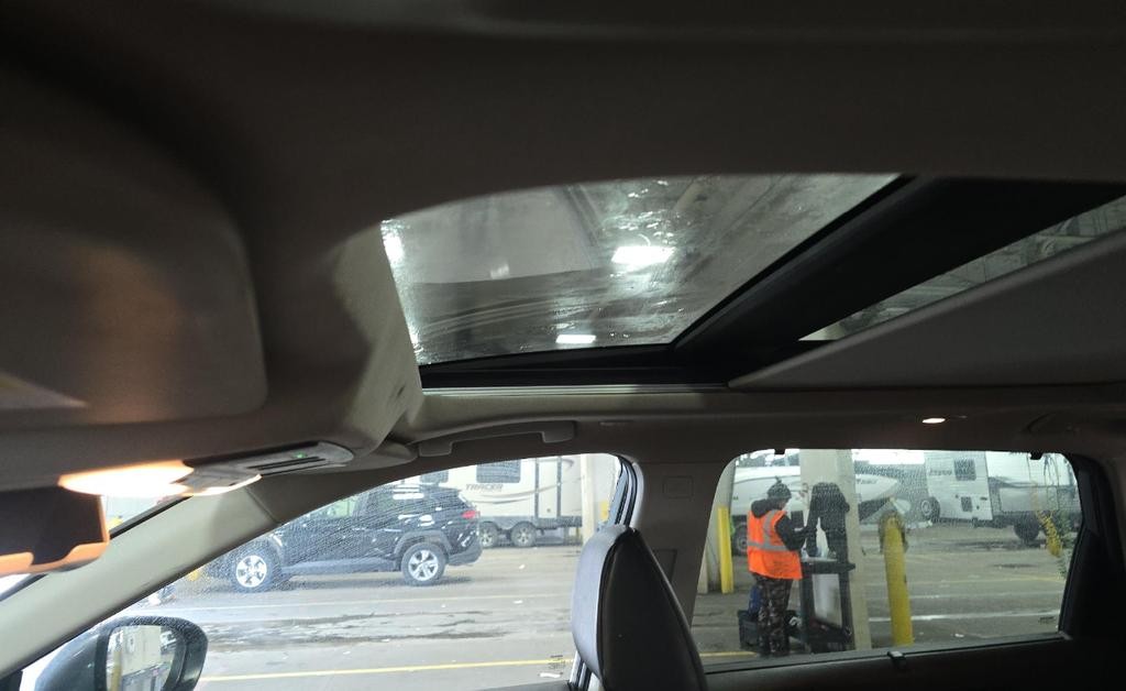 Nissan Rogue Vehicle Full-screen Gallery Image 05