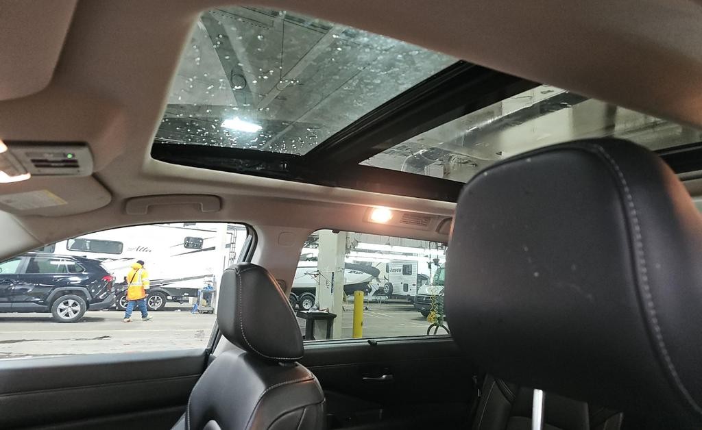 Nissan Pathfinder Vehicle Full-screen Gallery Image 05