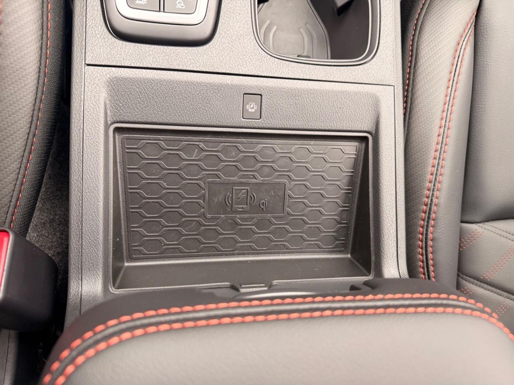 Nissan FRONTIER Vehicle Full-screen Gallery Image 17