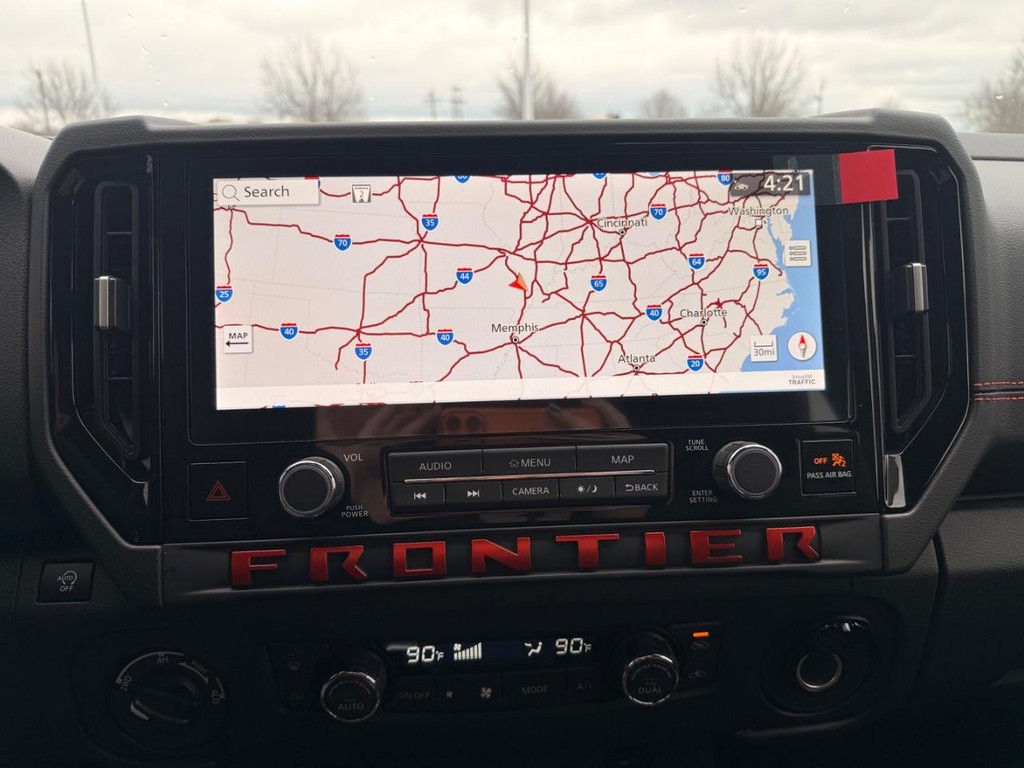 Nissan FRONTIER Vehicle Full-screen Gallery Image 22